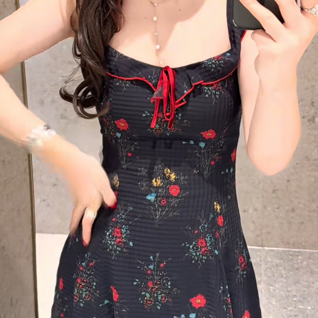 夏季清新气质碎花无袖吊带裙，收腰显瘦甜美减龄