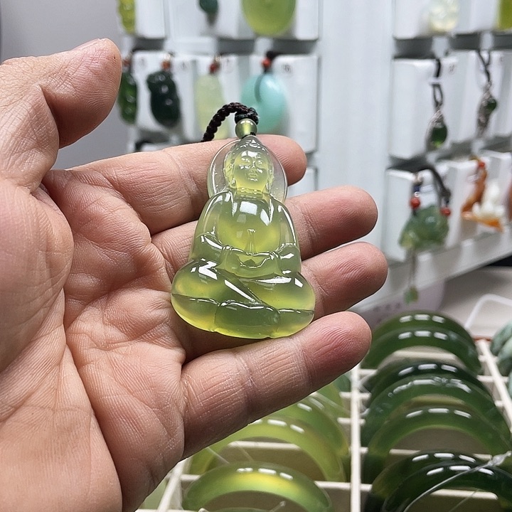 蛇纹石玉颈饰未镶嵌董****宝