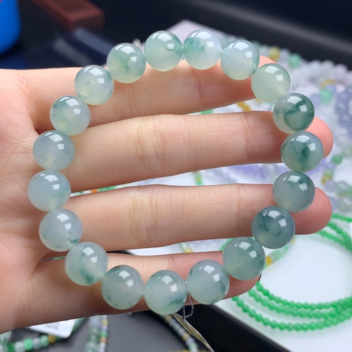 翡翠手镯未镶嵌卡