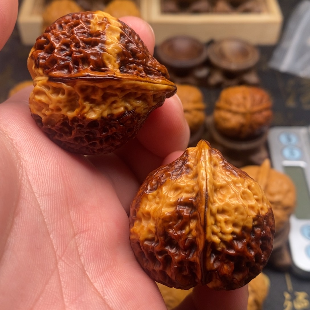 桃核把件七彩寿桃