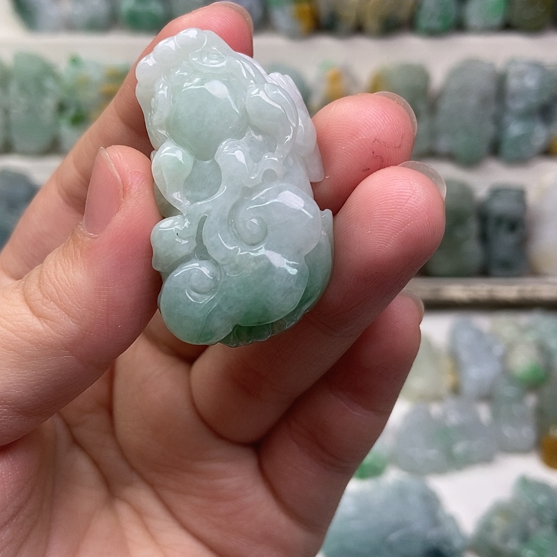 翡翠未镶嵌吊坠(赠链)