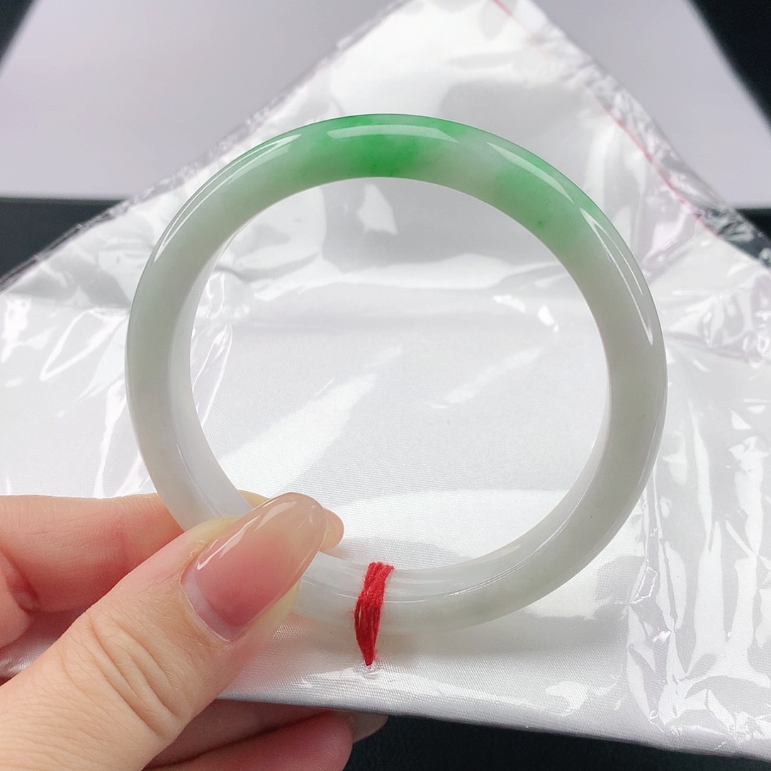 翡翠手镯未镶嵌翡翠353