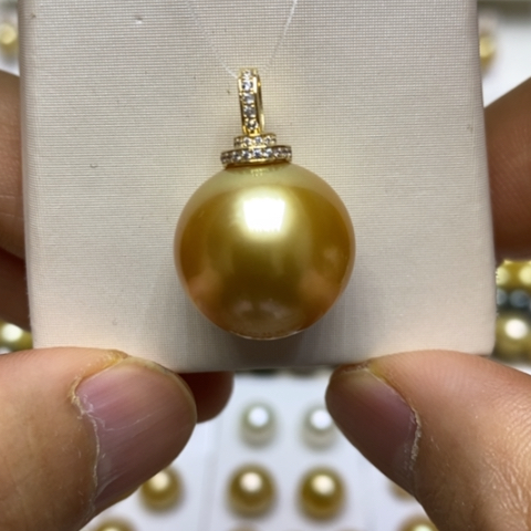 18K金镶嵌颈饰海水珍珠