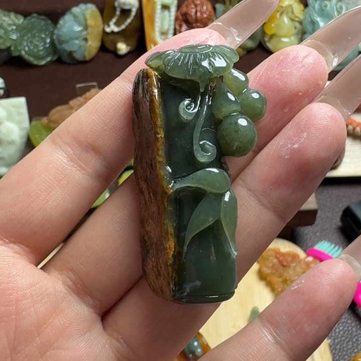 蛇纹石玉未镶嵌吊坠