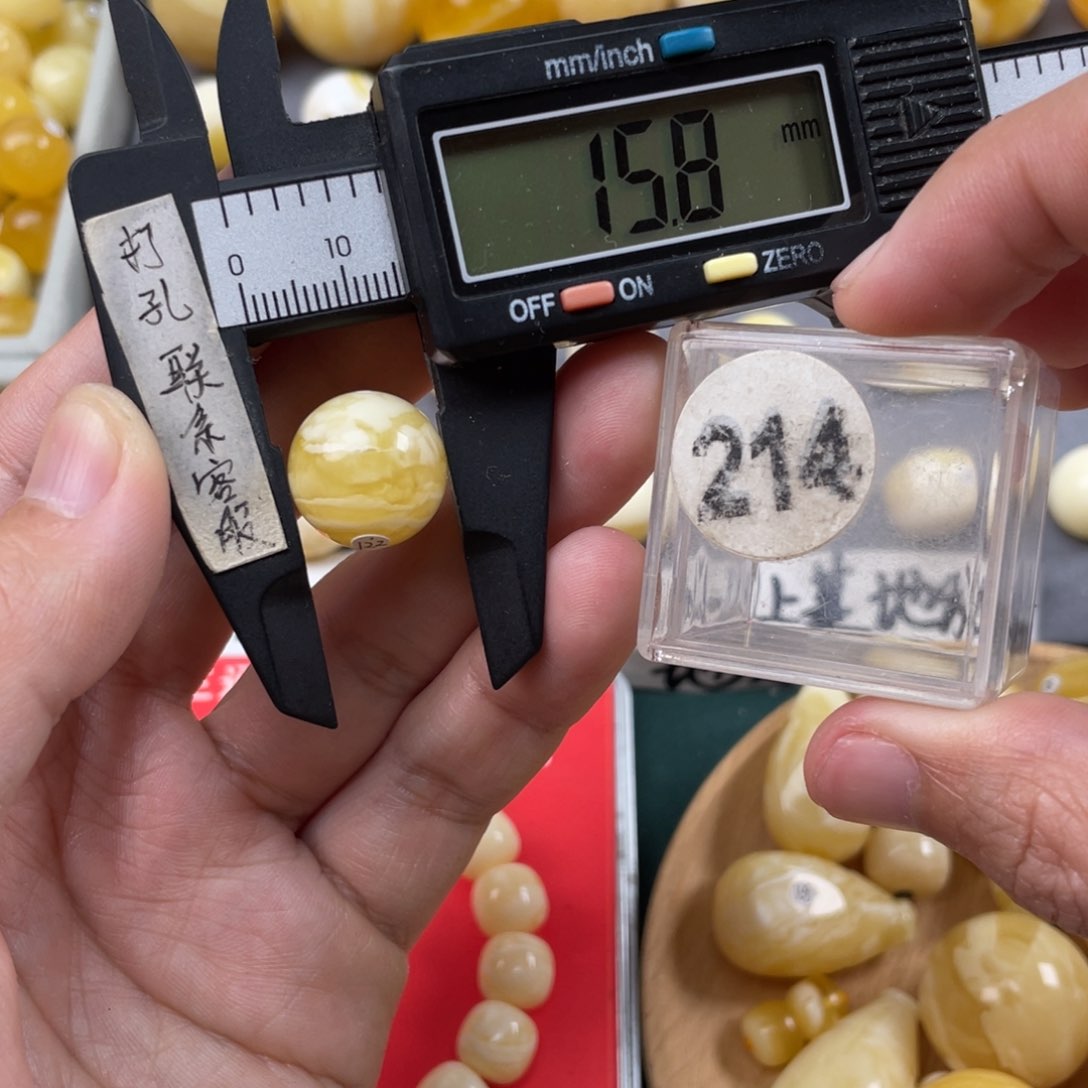 蜜蜡珠宝奇石未镶嵌