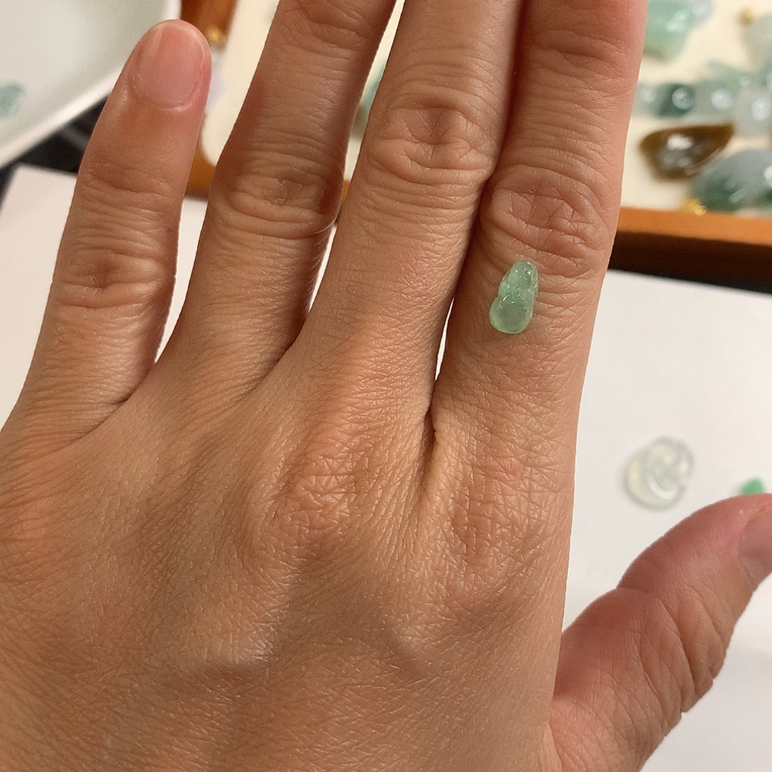 毛***尐翡翠未镶嵌颈饰扣头