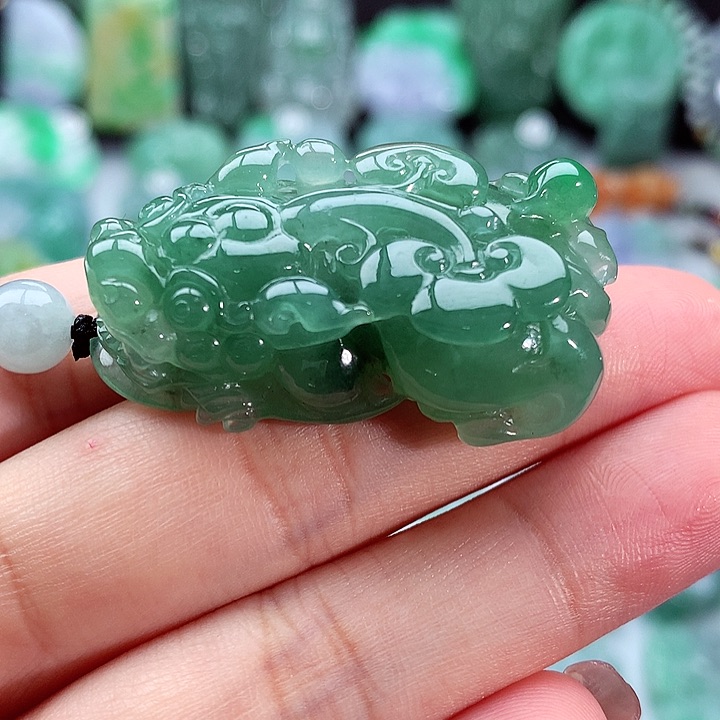 翡翠颈饰未镶嵌翡翠