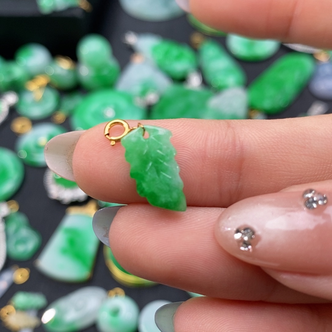 翡翠颈饰18K金镶嵌翡翠