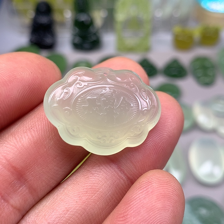 蛇纹石玉挂坠未镶嵌