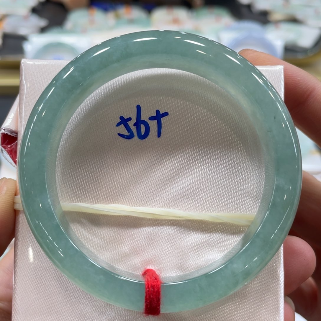 翡翠手镯未镶嵌翡翠手镯