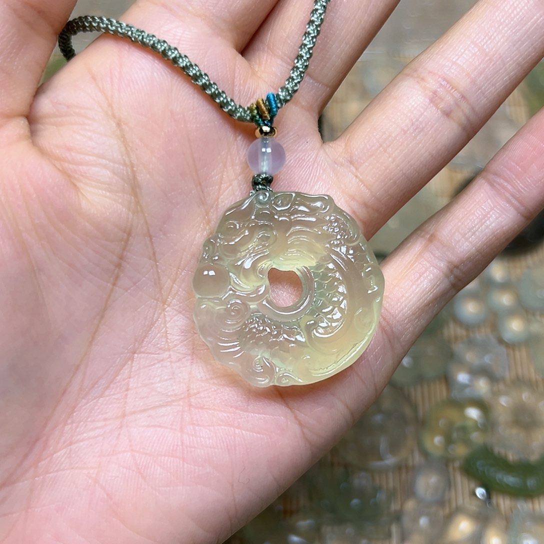 蛇纹石玉颈饰未镶嵌