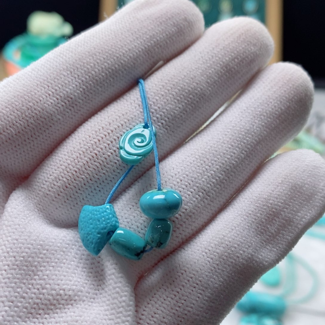 绿松石颈饰未镶嵌