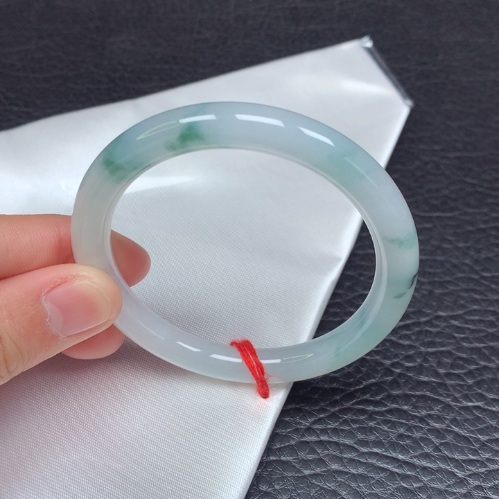 翡翠手镯（圆镯）未镶嵌