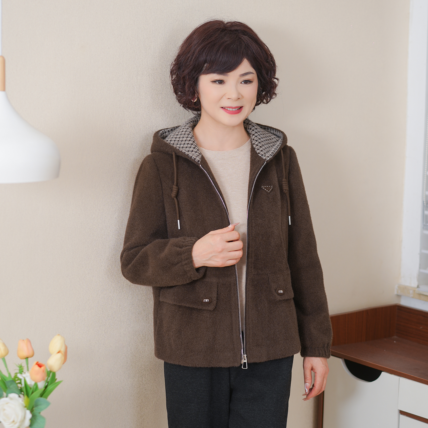 妈妈秋装2025中年新款外套洋气中老年女春秋季大码连帽毛呢外套