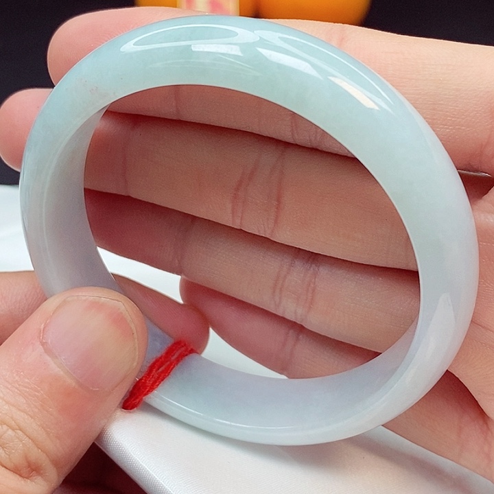 翡翠手镯未镶嵌60圈