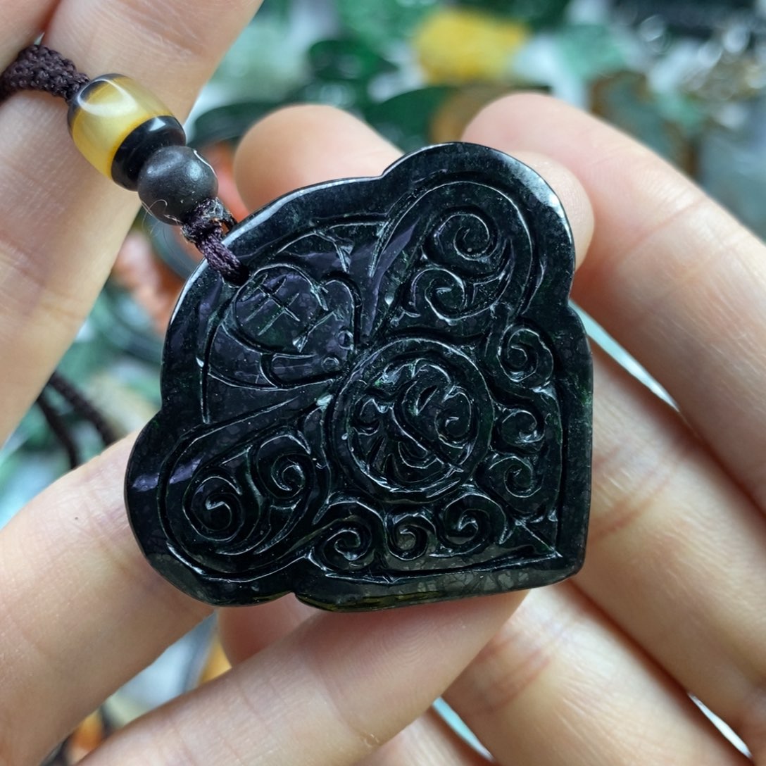 翡翠颈饰未镶嵌吊坠