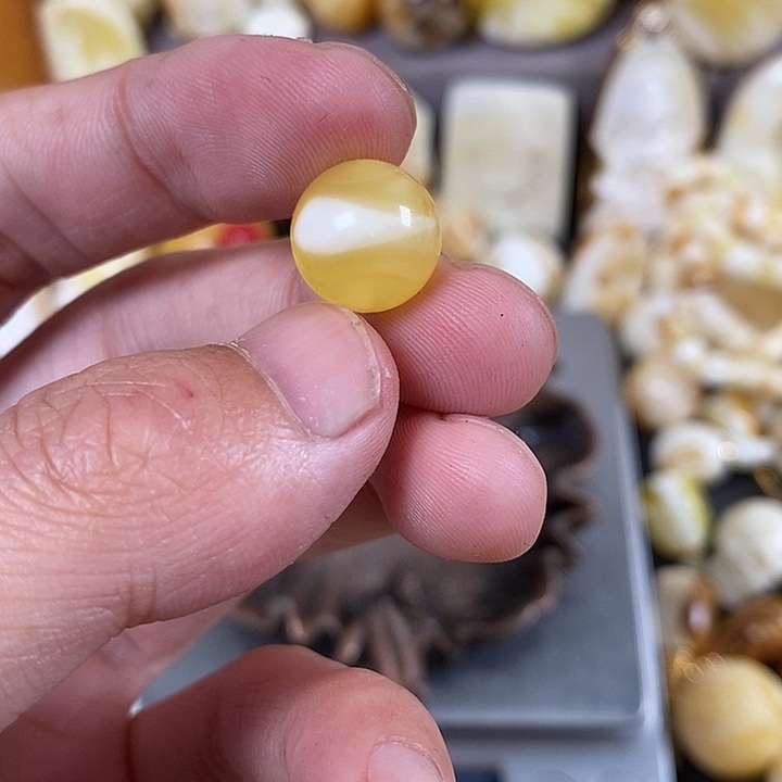 琥珀裸石未镶嵌我