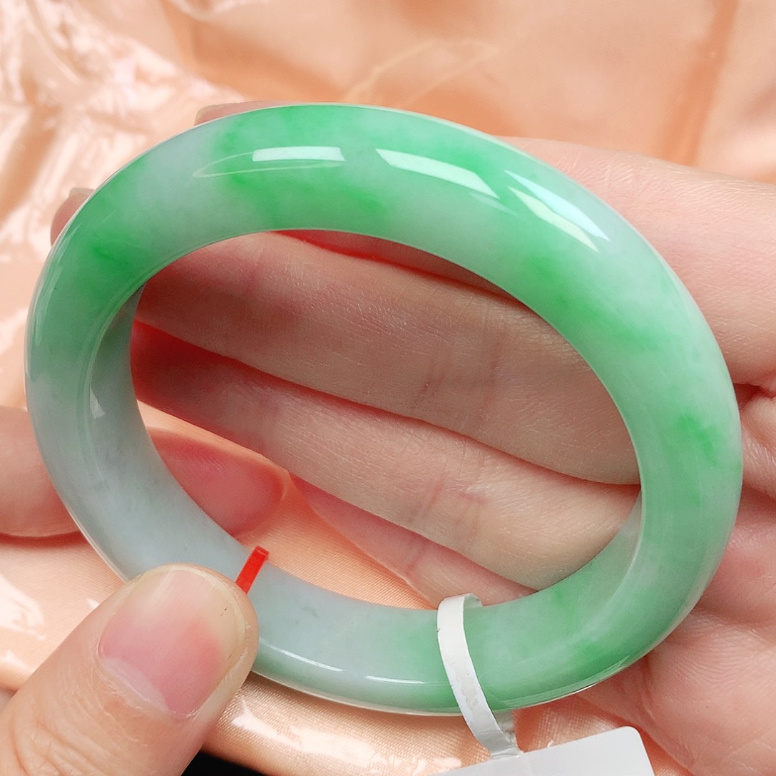 翡翠手镯未镶嵌抖音584