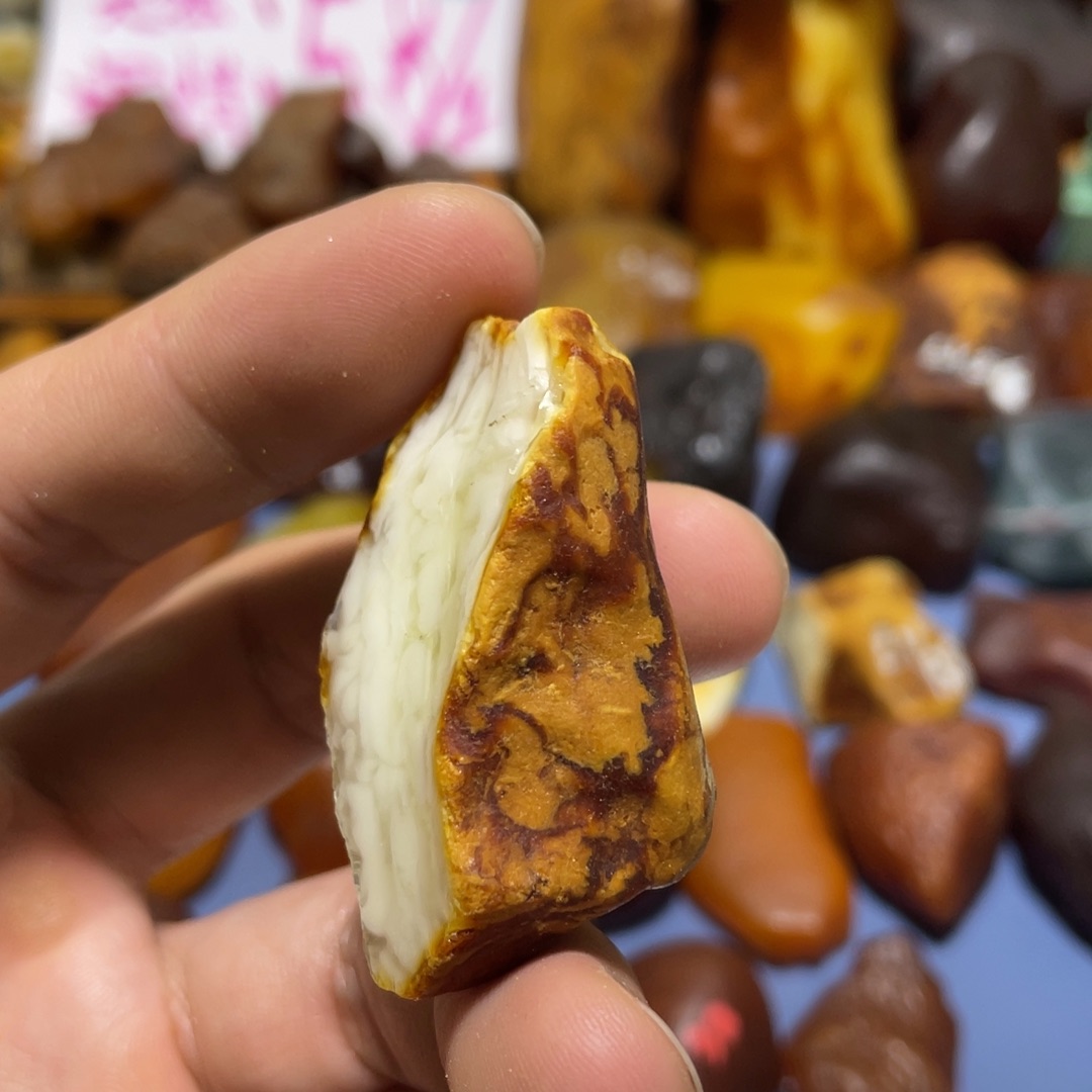 定制琥珀未镶嵌无**人原矿