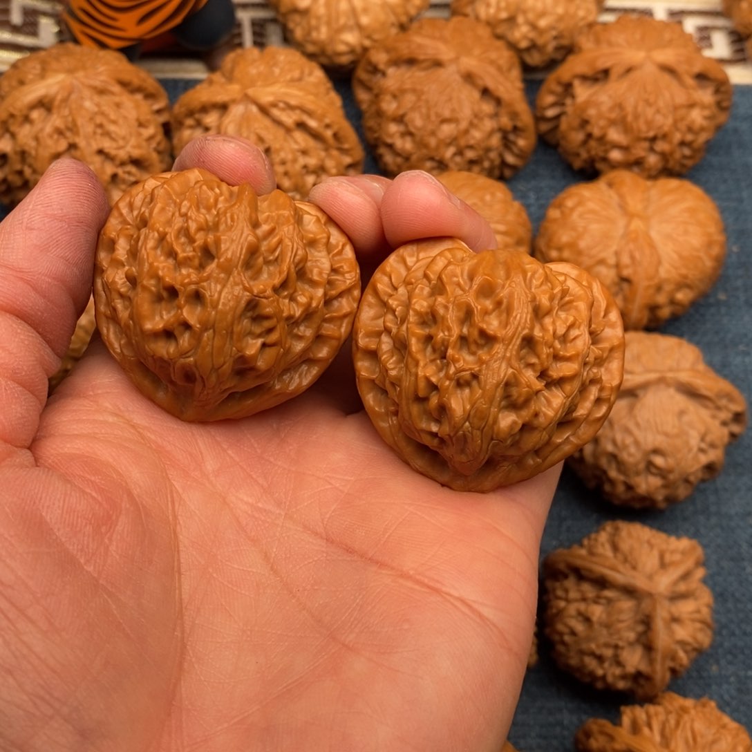 文玩核桃把件爱***串40全品宫灯