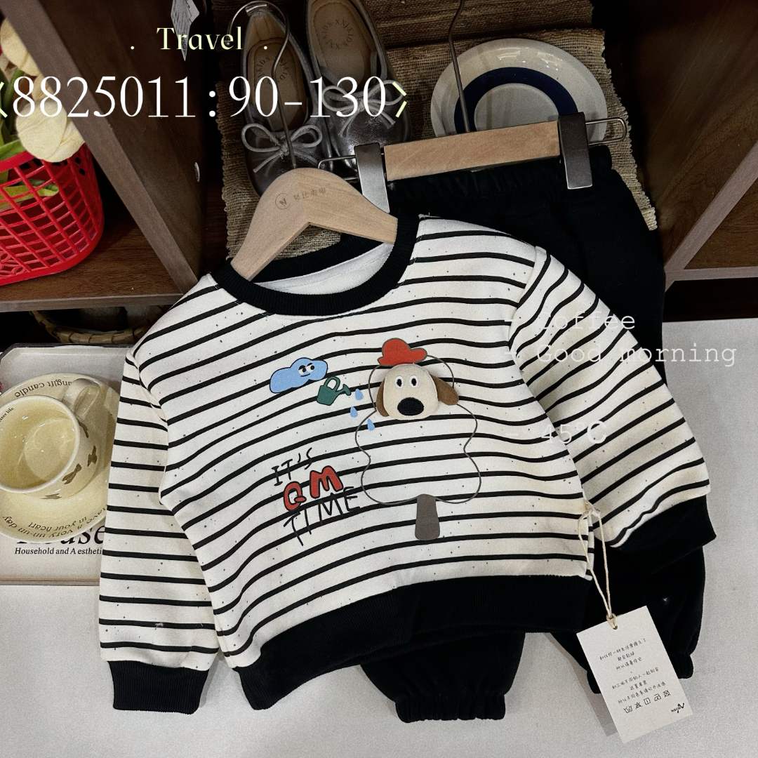 8825011条纹卡通套装（黑白小狗）