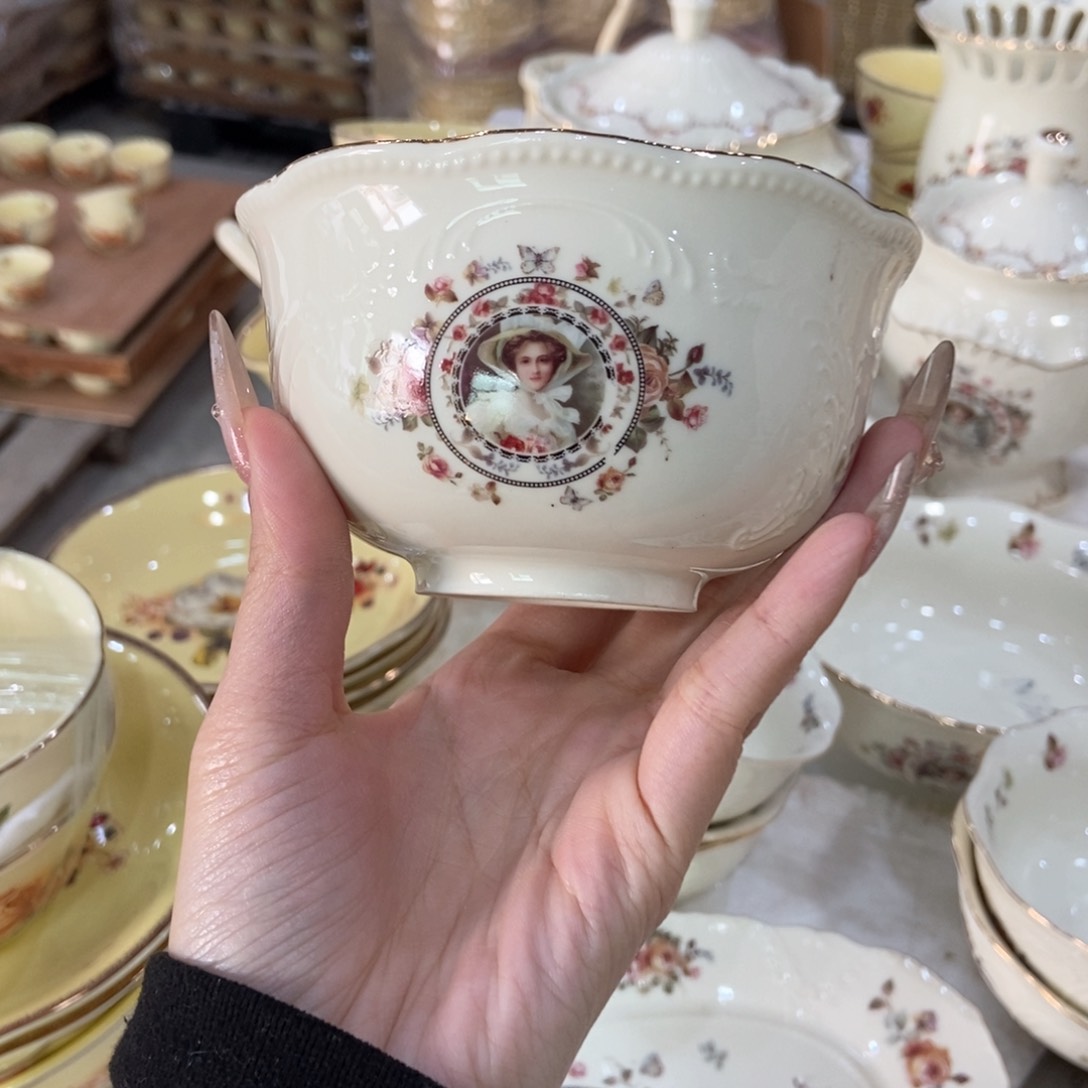 星博陶瓷…………………4