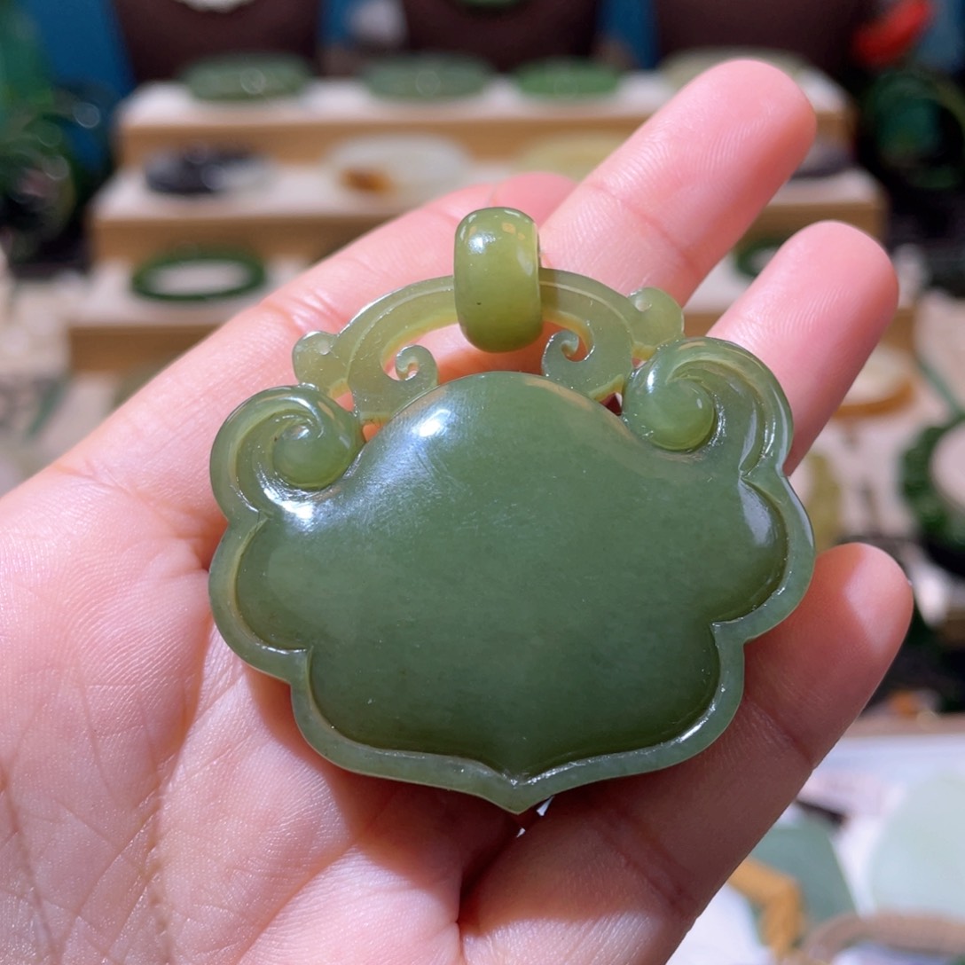 和田玉高品吊坠未镶嵌