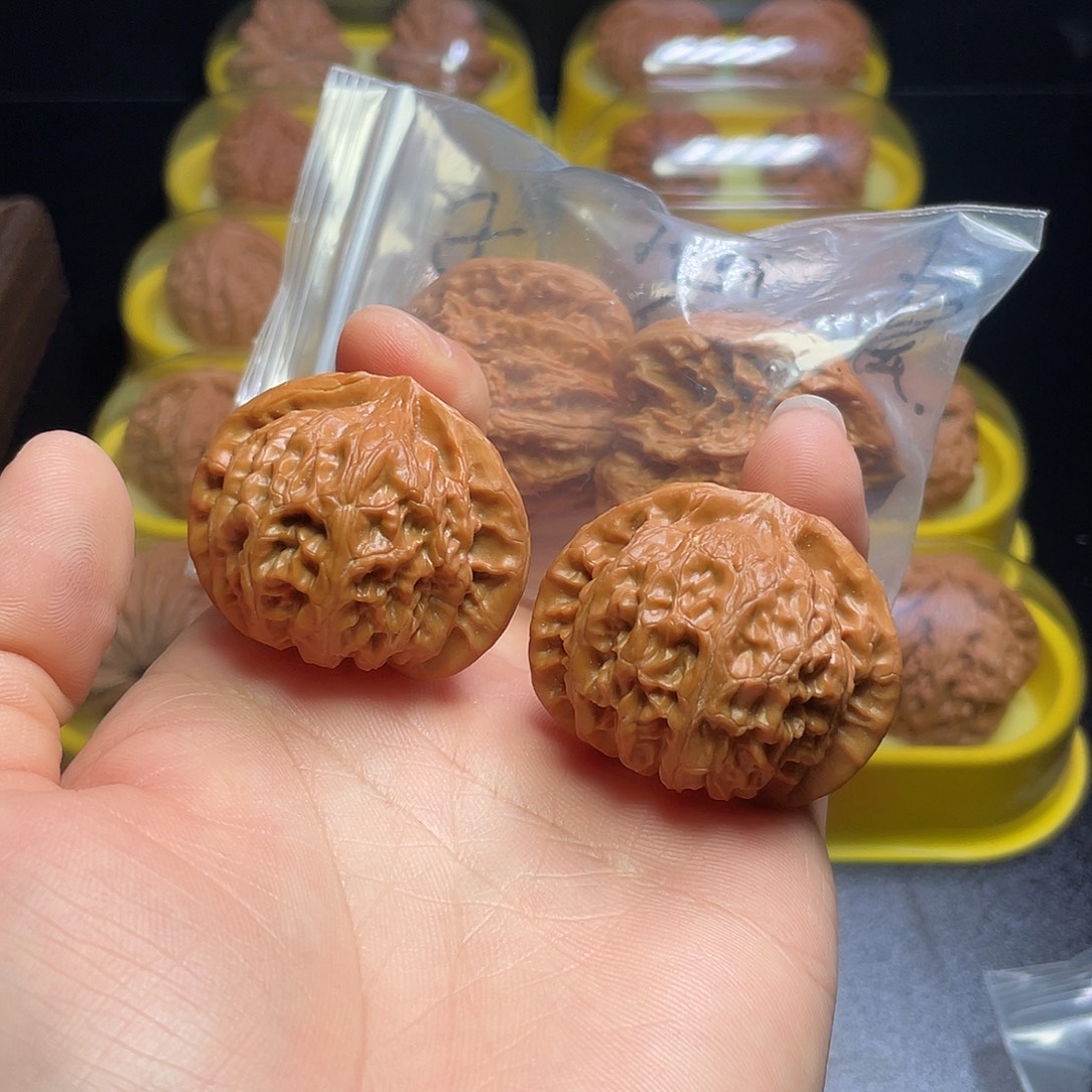 壹****吊坠文玩核桃宫灯，虎头