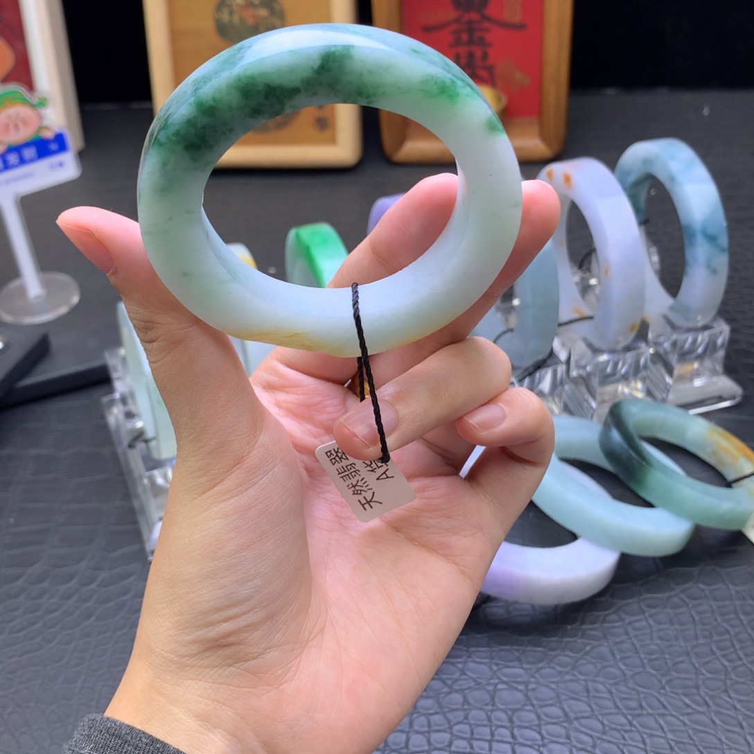 定制翡翠未镶嵌翡翠手镯