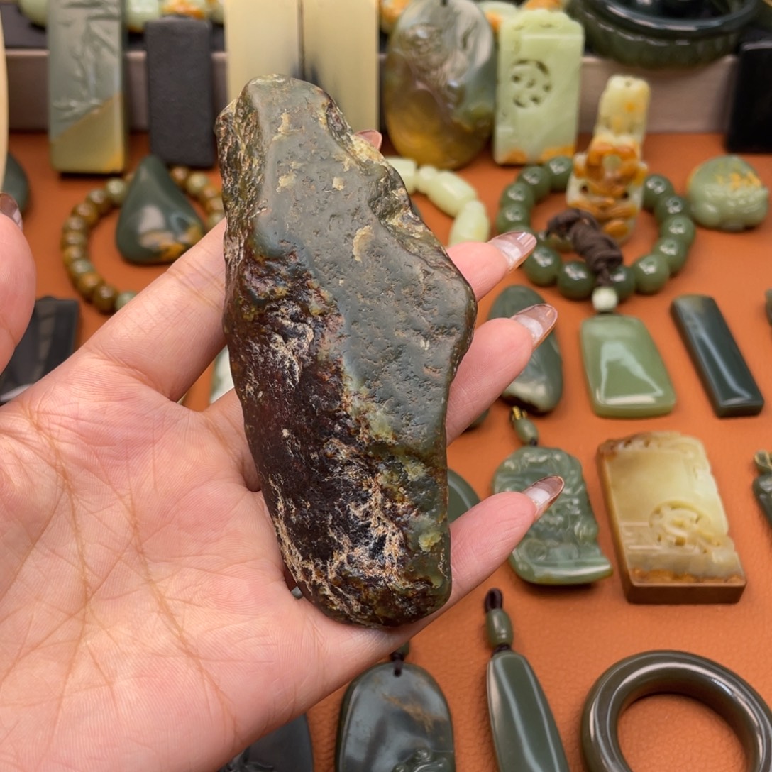 用***7岫岩河磨玉（透闪石质玉）未镶嵌把件