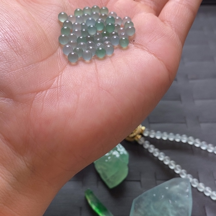 海***了定制翡翠未镶嵌小米珠（57粒）