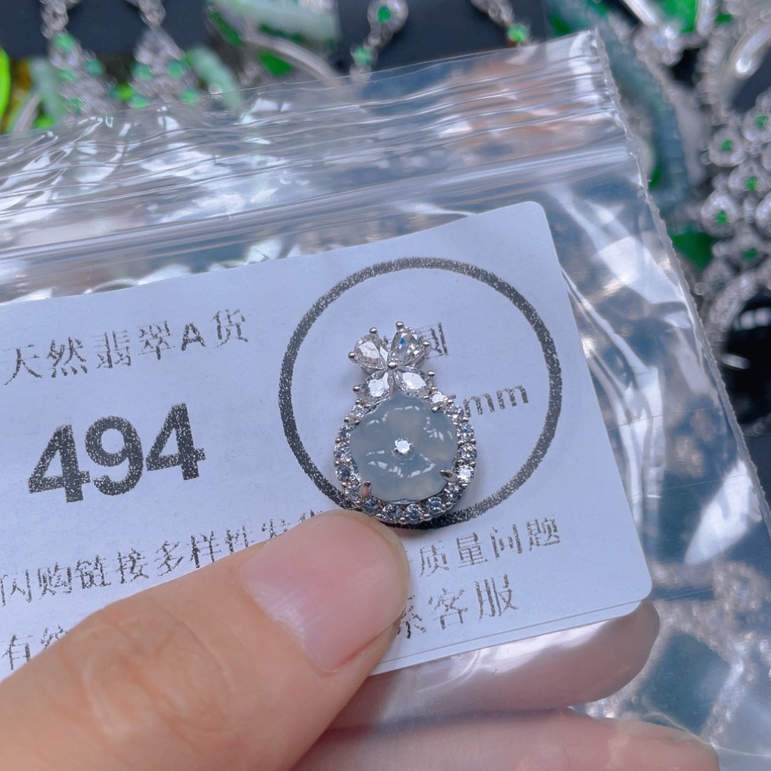 吊坠(不含链)未镶嵌翡翠