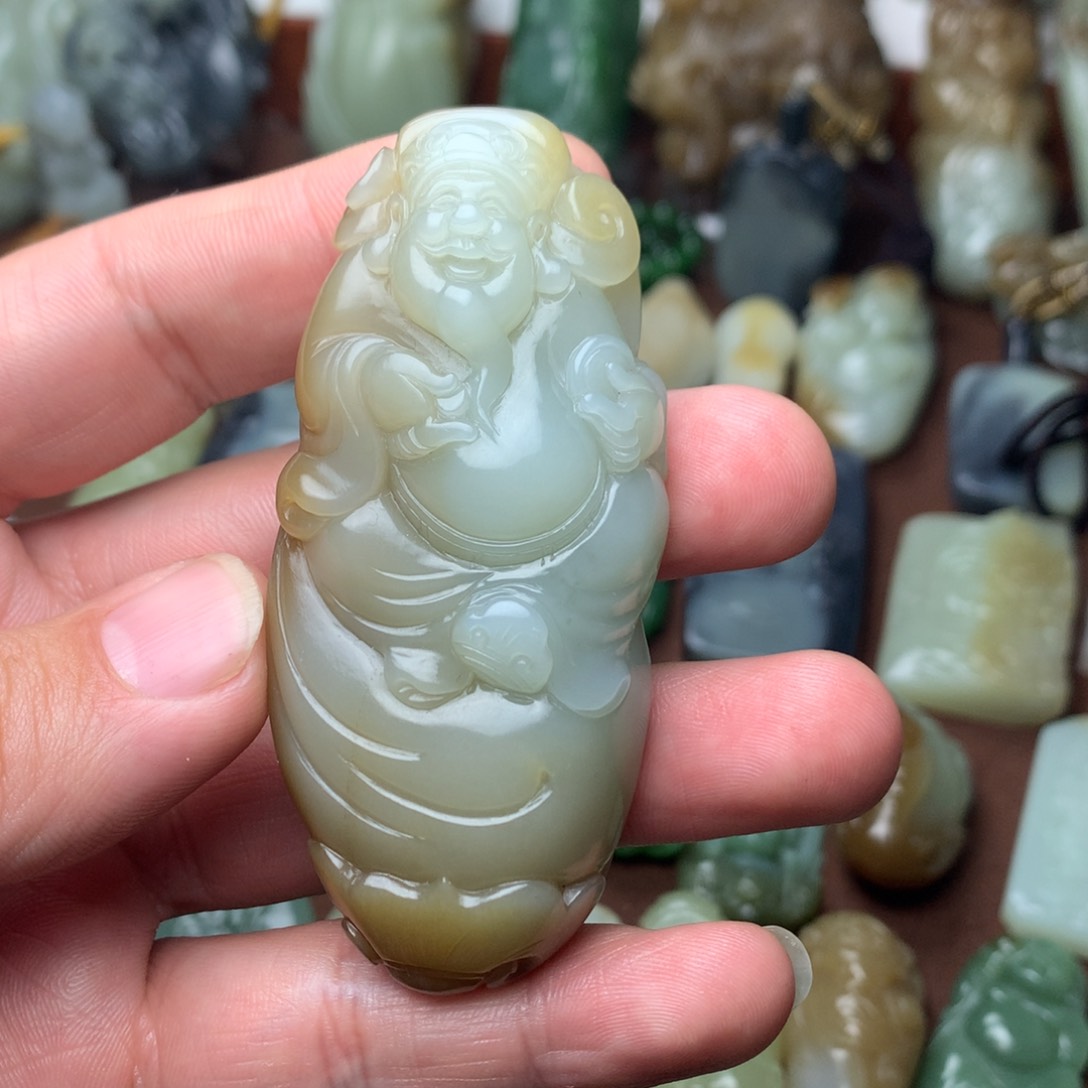 和田玉挂件未镶嵌何**地