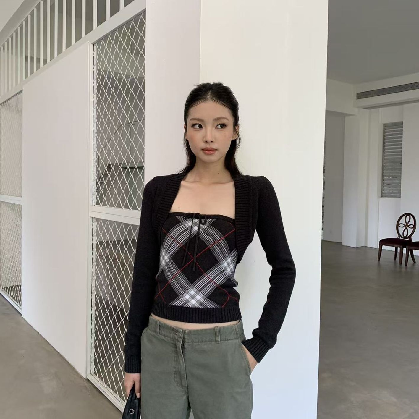 QYao Girls街头感复古格纹系带抹胸上衣百搭长袖针织开衫两件套