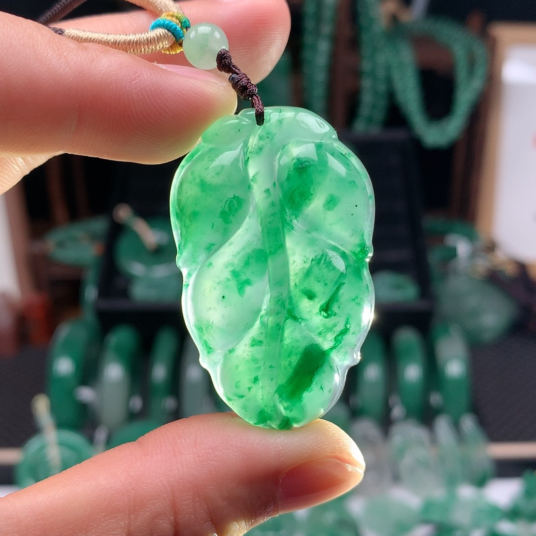 石英质玉吊坠(不含链)未镶嵌满花叶子