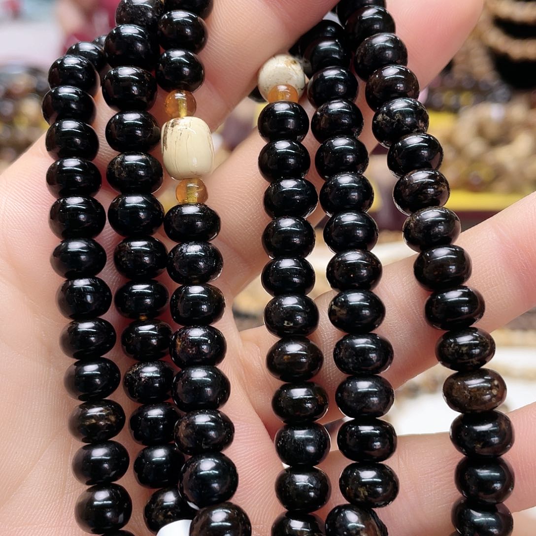 琥珀裸石未镶嵌八