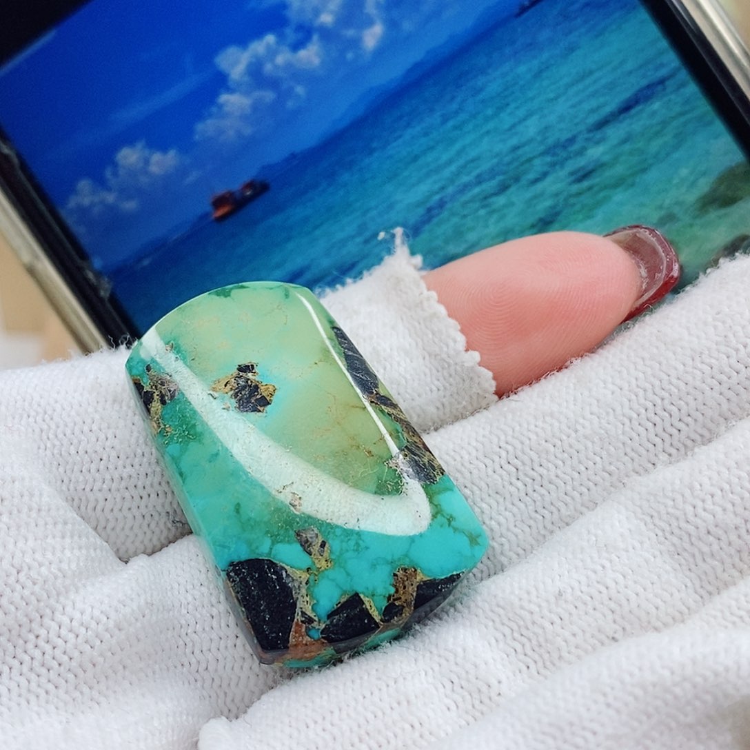 绿松石颈饰未镶嵌