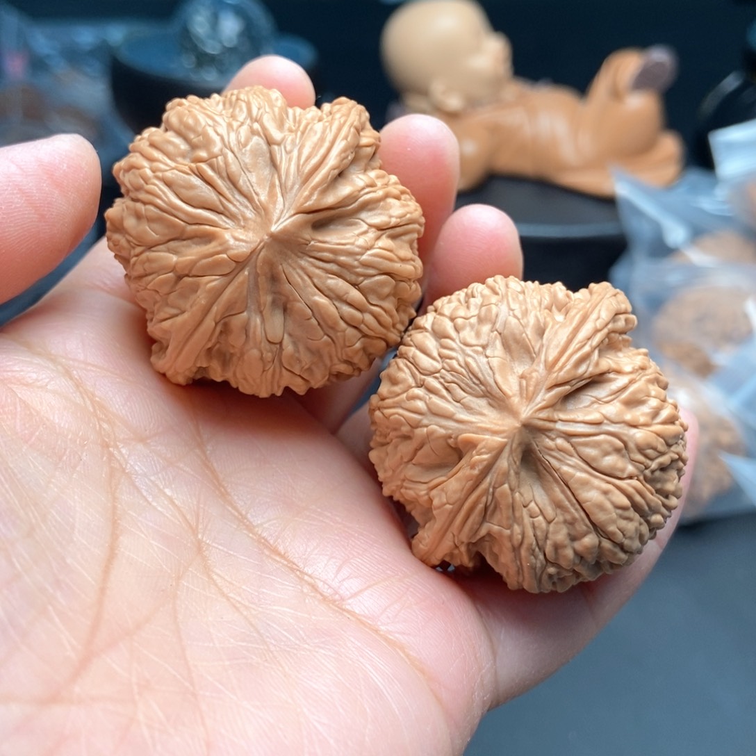 把件文玩核桃野生绣球41尺