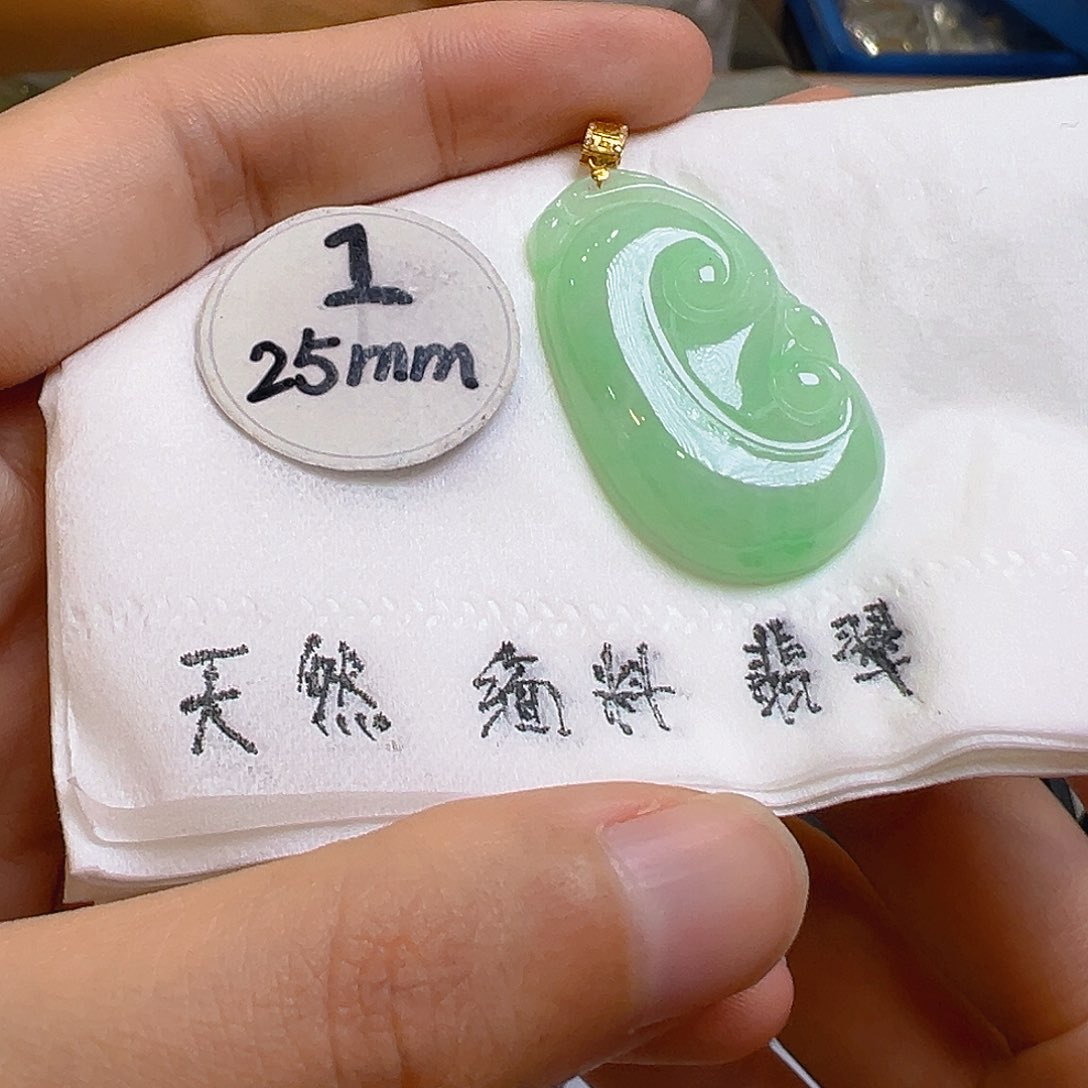 翡翠吊坠(不含链)18K金镶嵌翡翠