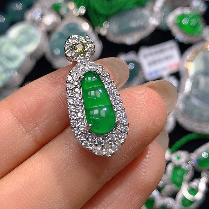 翡翠颈饰未镶嵌翡翠