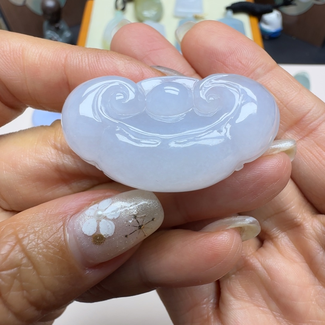 翡翠未镶嵌颈饰如意