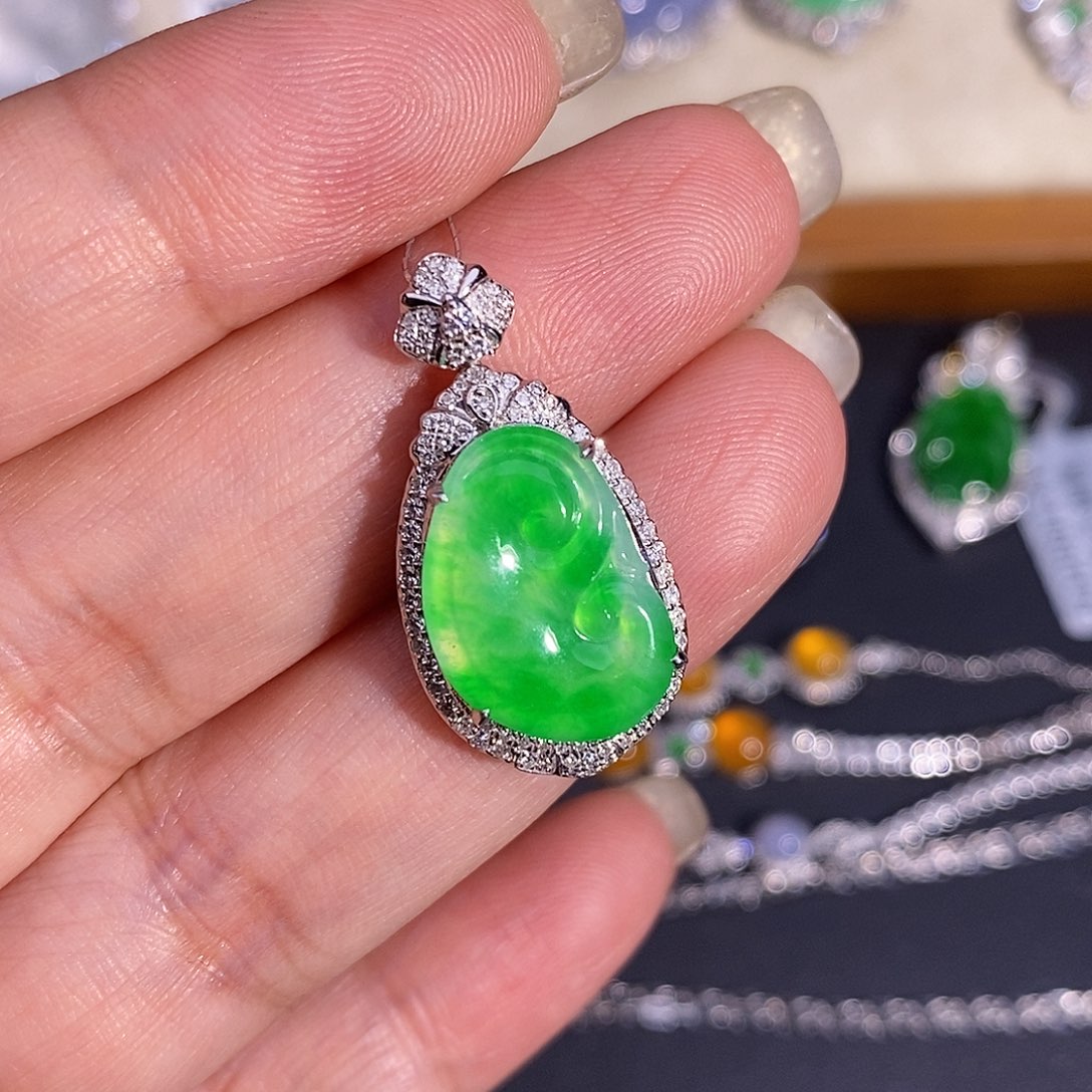 翡翠吊坠(不含链)18K金镶嵌