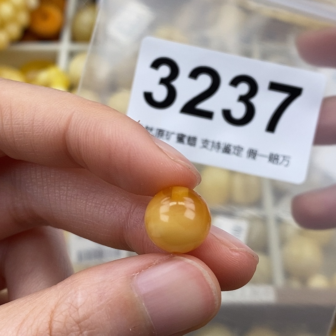 蜜蜡未镶嵌珠宝奇石11.4