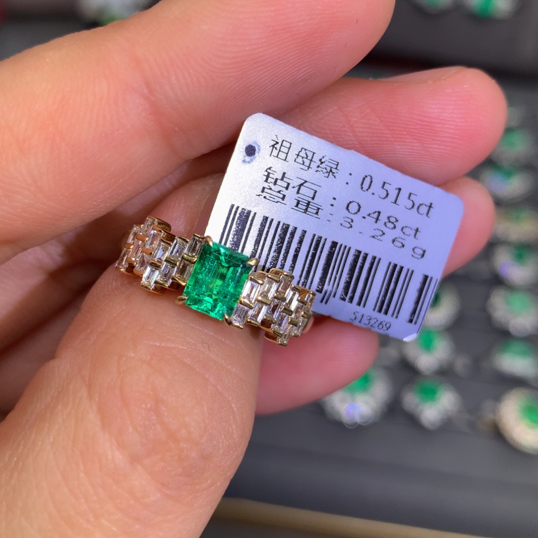 祖母绿戒指18K金镶嵌w****y
