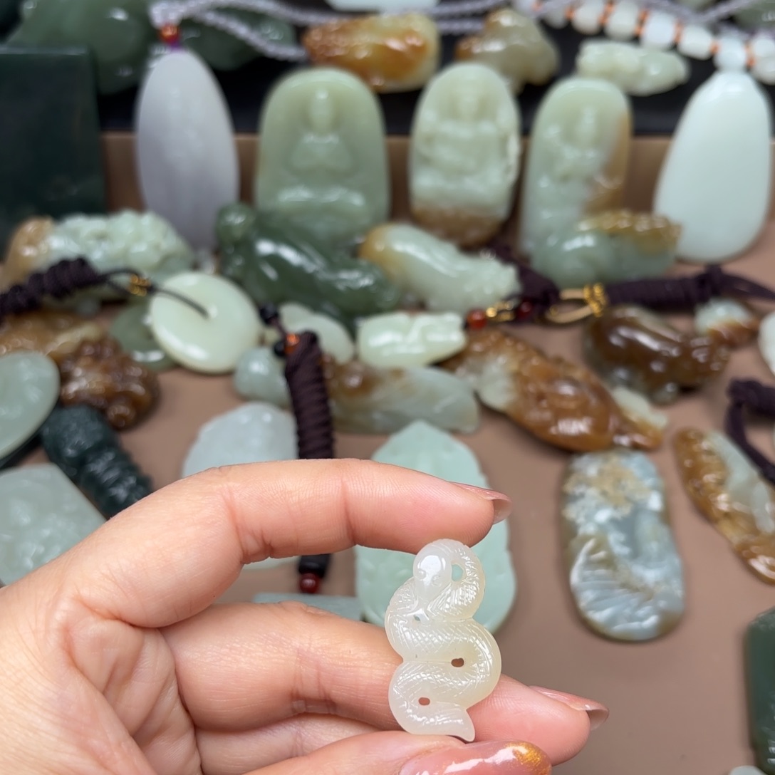 和田玉颈饰未镶嵌