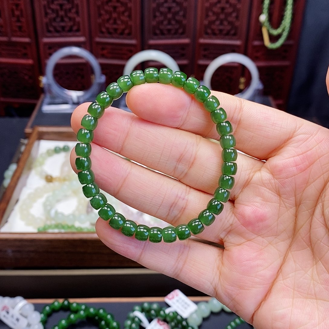 和田玉手串未镶嵌碧玉6