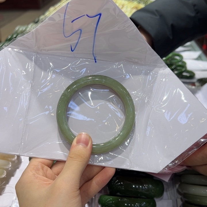 和田玉未镶嵌手镯