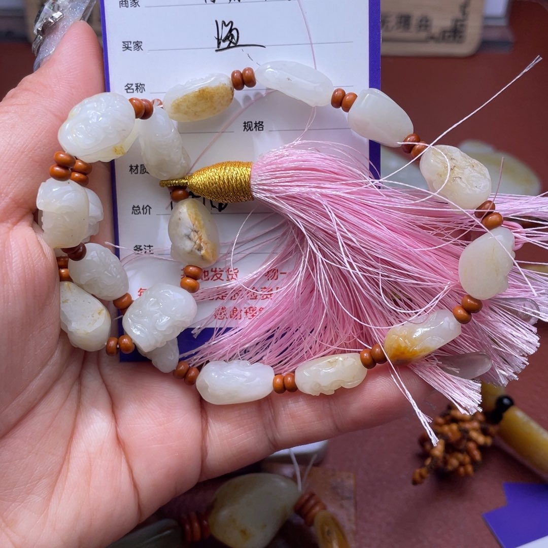 ****暖和田玉未镶嵌颈饰