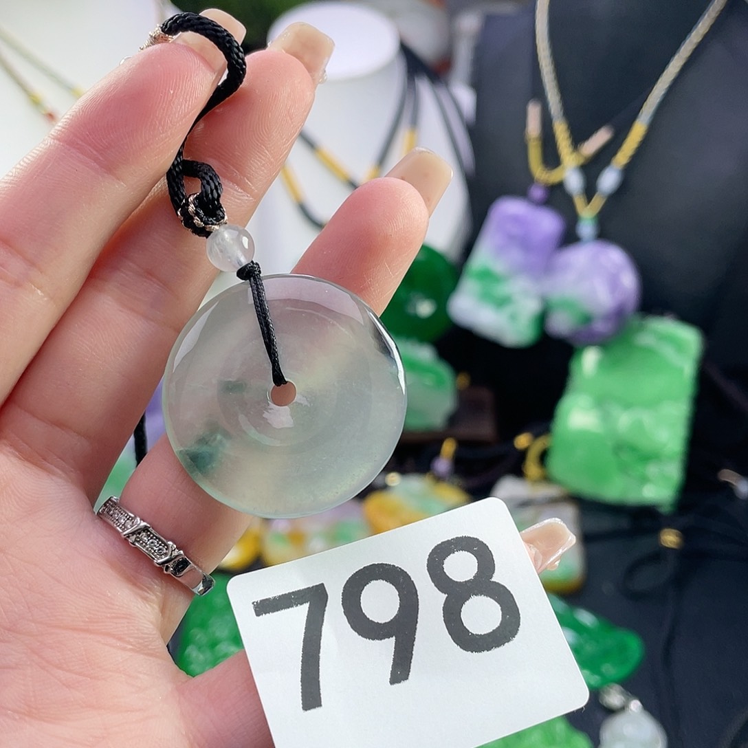 翡翠未镶嵌吊坠(赠链)