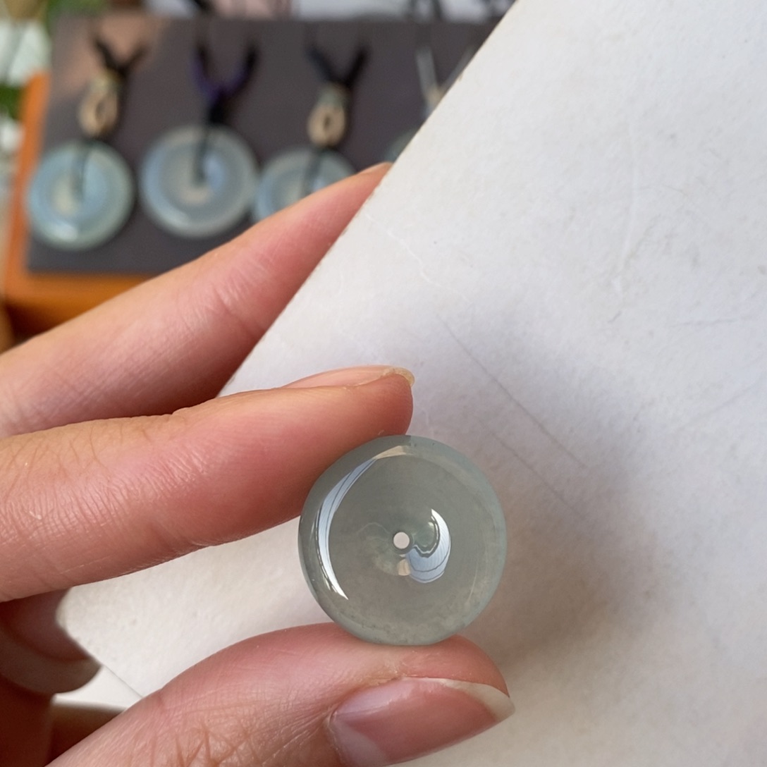 翡翠颈饰未镶嵌K****?天然的